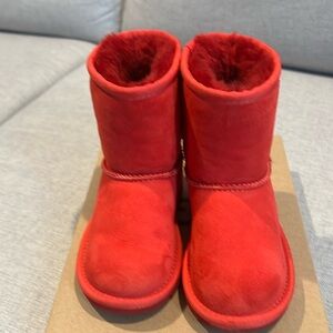 Ugg T Classic II red toddler size 8. Used.
